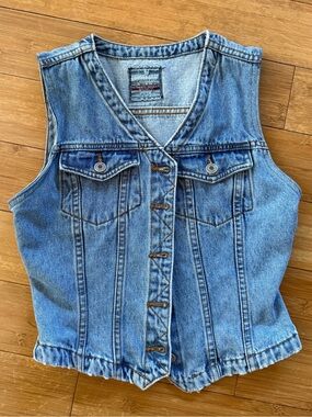 Country Seat Women’s Light Blue Denim Vest